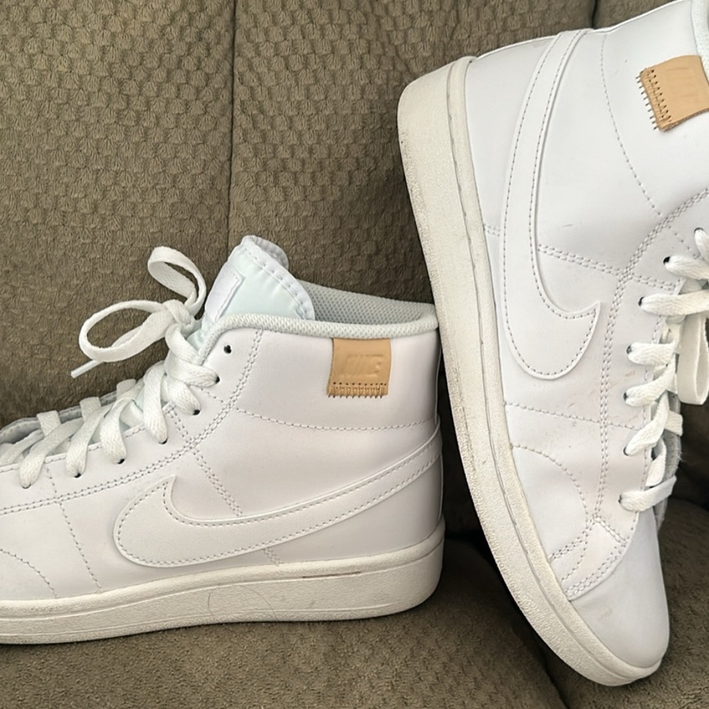 Women size 9 white Nikes
